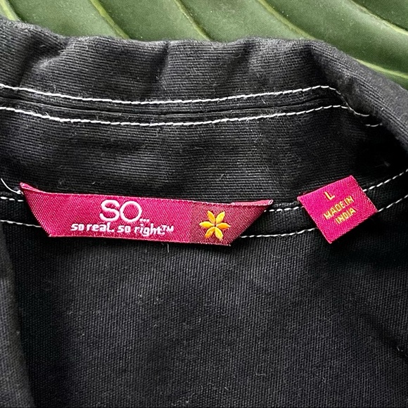 SO Black Jacket w/Contrast Stitching, Wt. Buttons & Flower Fabric Liner L (J) - Picture 4 of 10